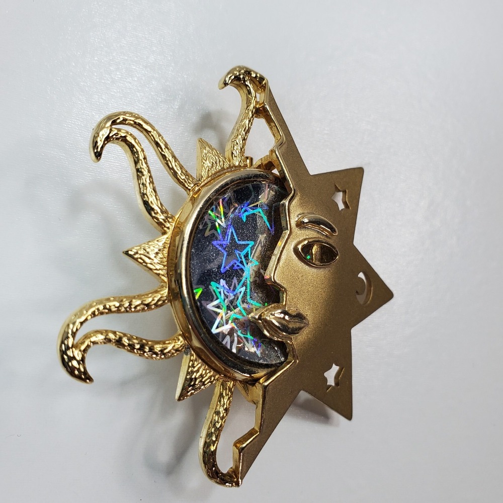 Vintage Gold Tone Sun Rays Face Holographic Celestial Brooch Pin Jewelry - Picture 2 of 4